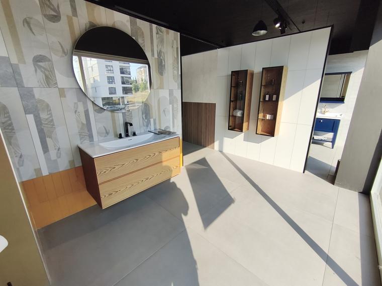 Yuvarlak Aynalı Banyo — Granit Dünyası